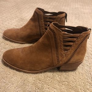 Never worn Vince Camuto booties! ✨